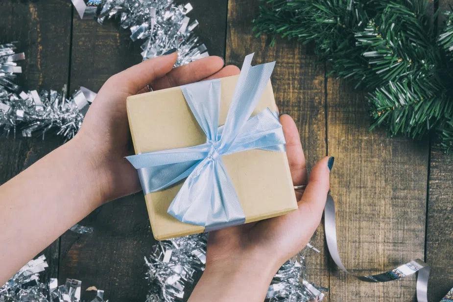 What are the Best Employee Gifts? 3 Things to Consider This Year